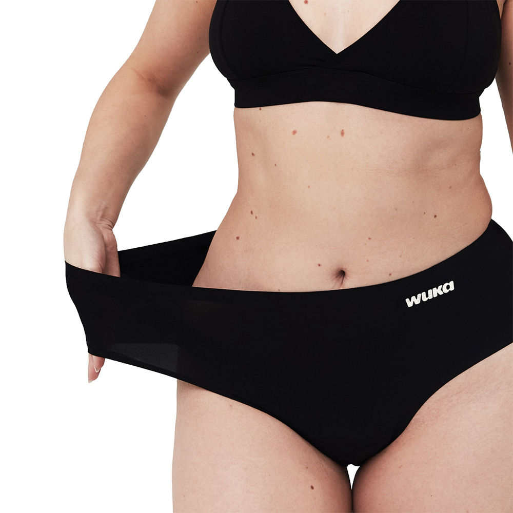 5-stretch-midi-brief-black-heavy-flow-detail 5-stretch-midi-brief-black-heavy-flow-detail